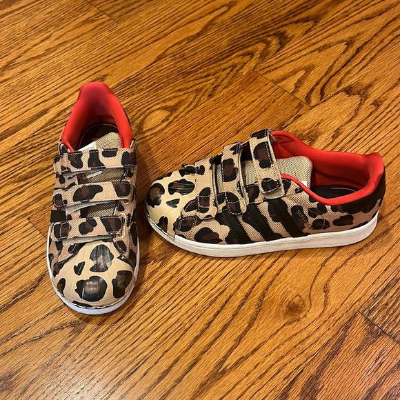 Adidas Girl’s Leopard Superstar Sneakers Size US 3 - Picture 1 of 6